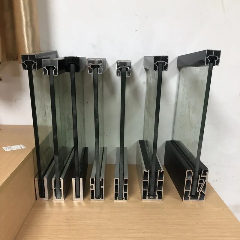 他のトレイ材料 グラスレイルとバルコニーガードレイル用アルミU型チャネル